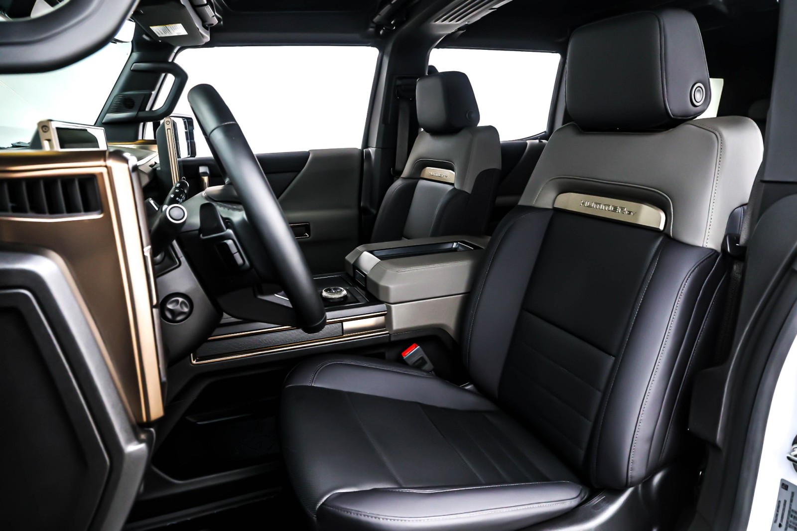 Used 2025 Interstellar White GMC e4WD 4dr 3X image 16