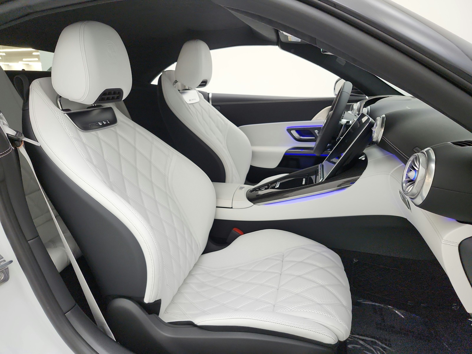 New 2027 MANUFAKTUR Moonlight White Metallic Mercedes-Benz AMG® SL 55 Roadster image 13