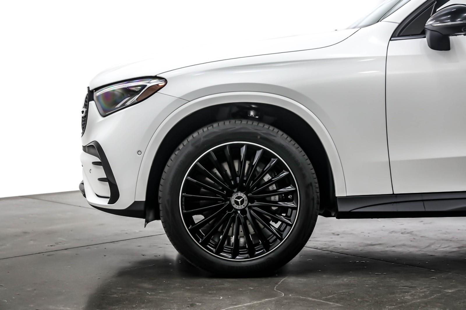 New 2026 Polar White Mercedes-Benz GLC 300 image 10