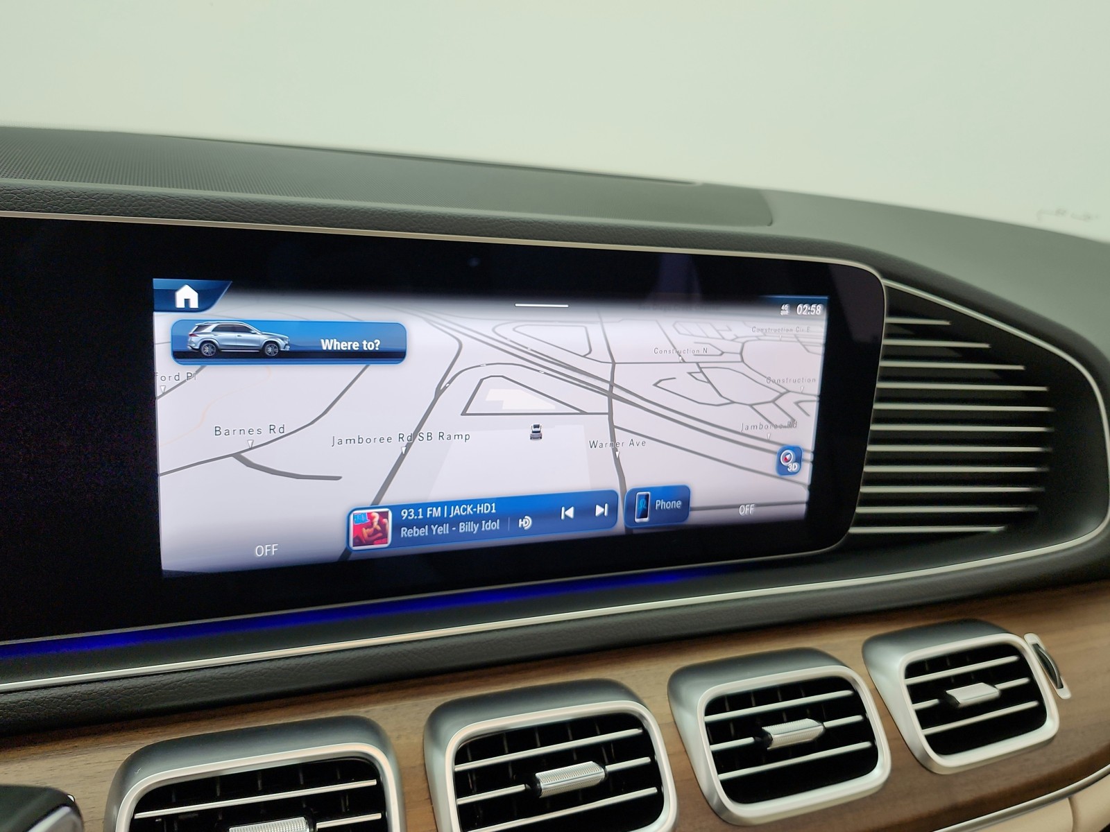 Used 2025 Polar White Mercedes-Benz GLE 450e 4MATIC® SUV image 14