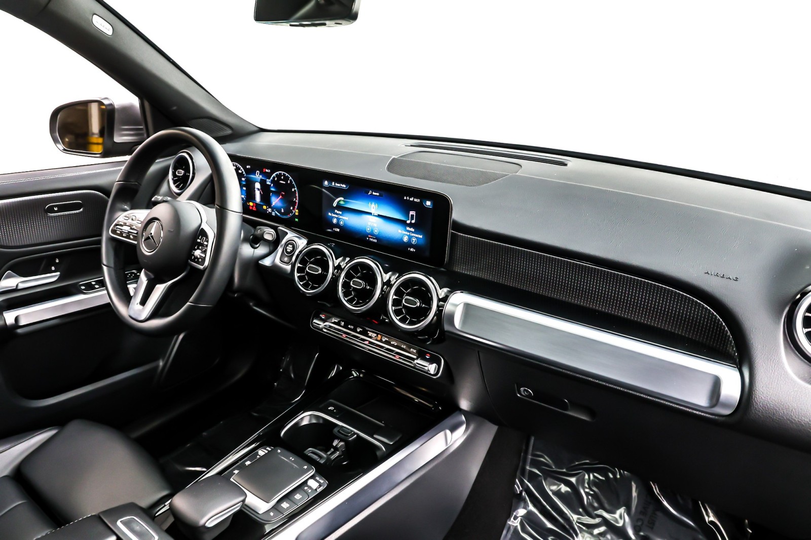 Used 2022 Mountain Grey Metallic Mercedes-Benz GLB 250 SUV image 17