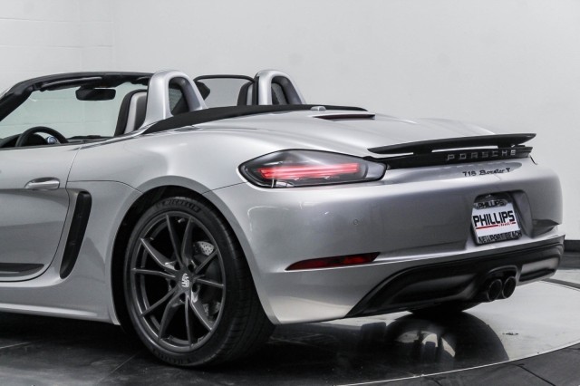 2023 Porsche 718 Boxster T 18