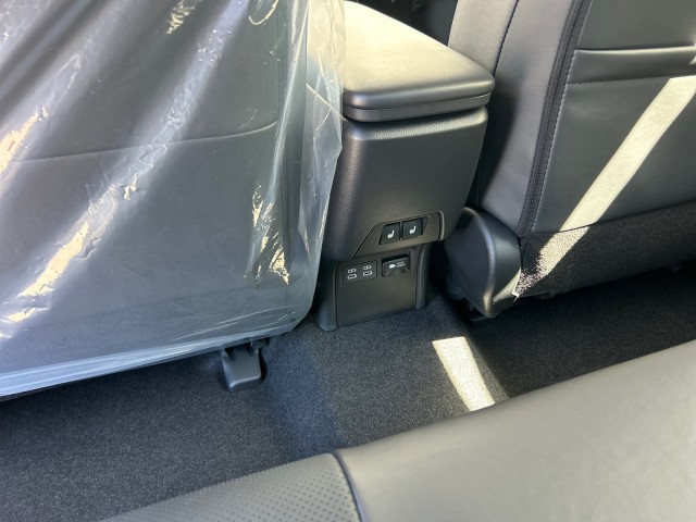 ToyotaPrius Plug-In Hybrid35