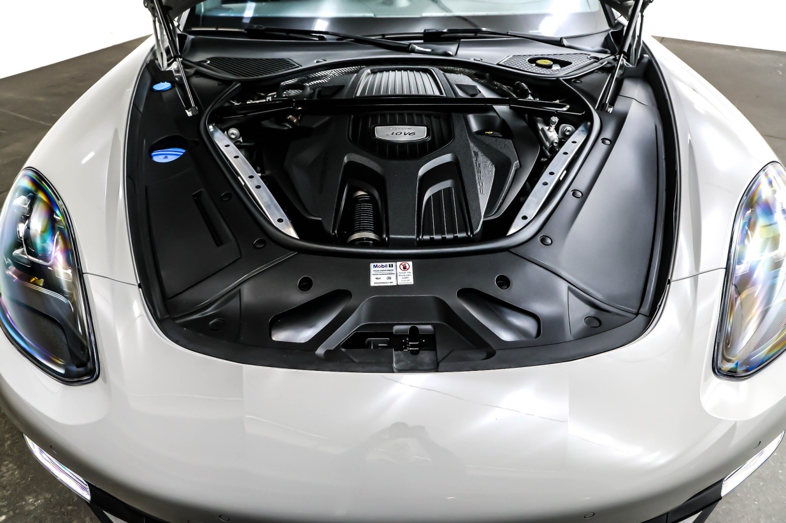 Used 2019 Chalk Porsche  image 10