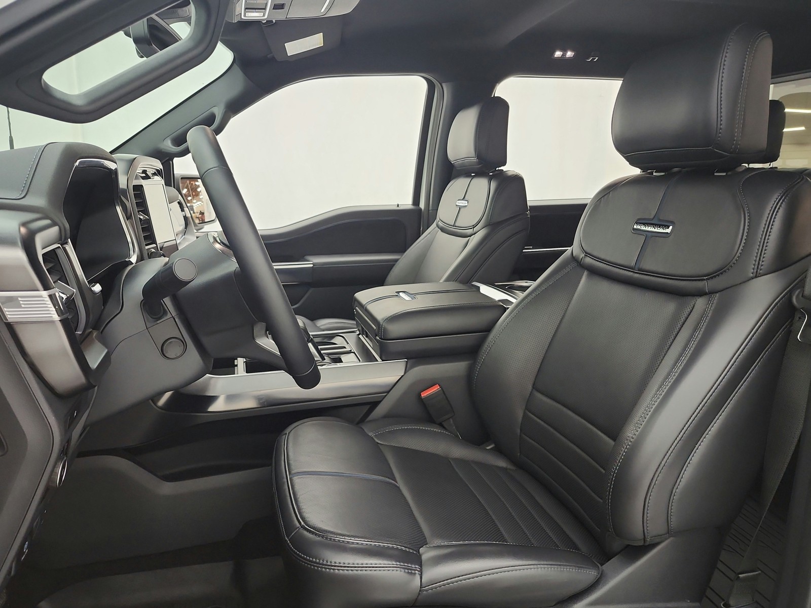 Used 2025 Star White Metallic Tri-Coat Ford Platinum 4WD SuperCrew 5.5