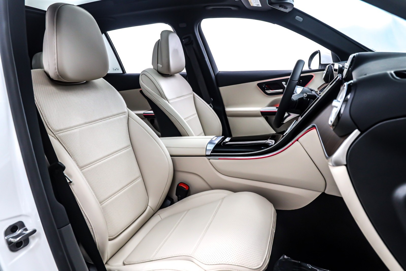 New 2026 Polar White Mercedes-Benz GLC 300 image 7