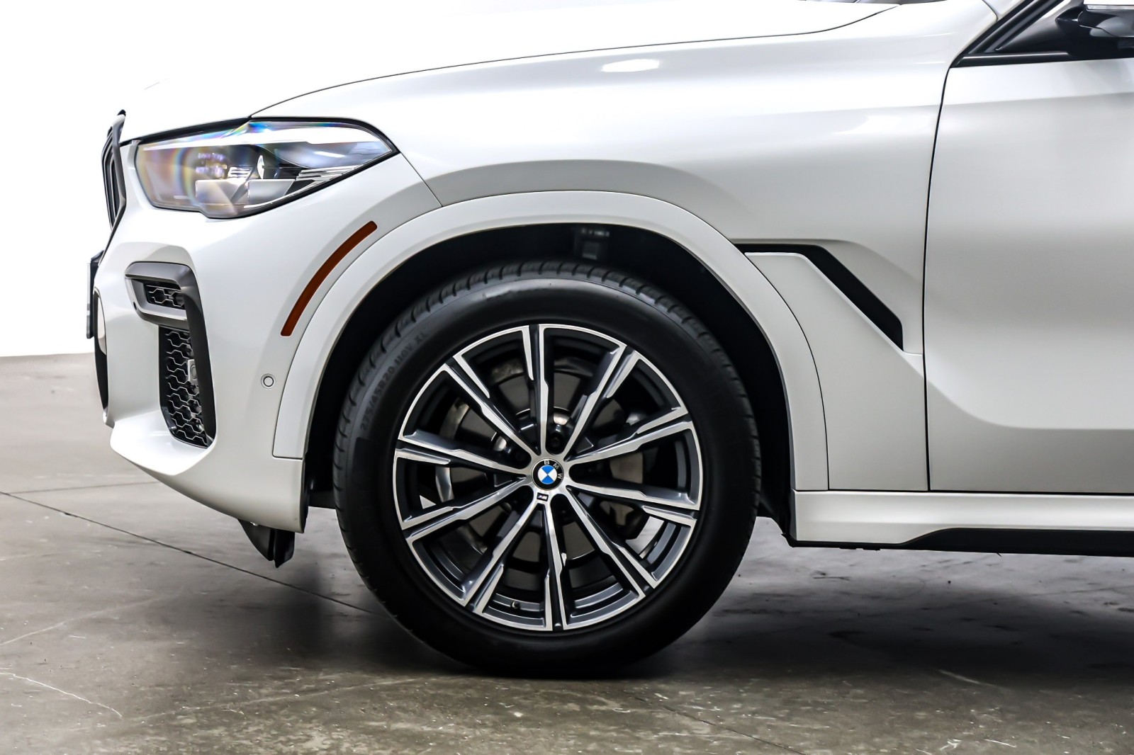 Used 2022 Alpine White BMW xDrive40i Sports Activity Coupe image 10