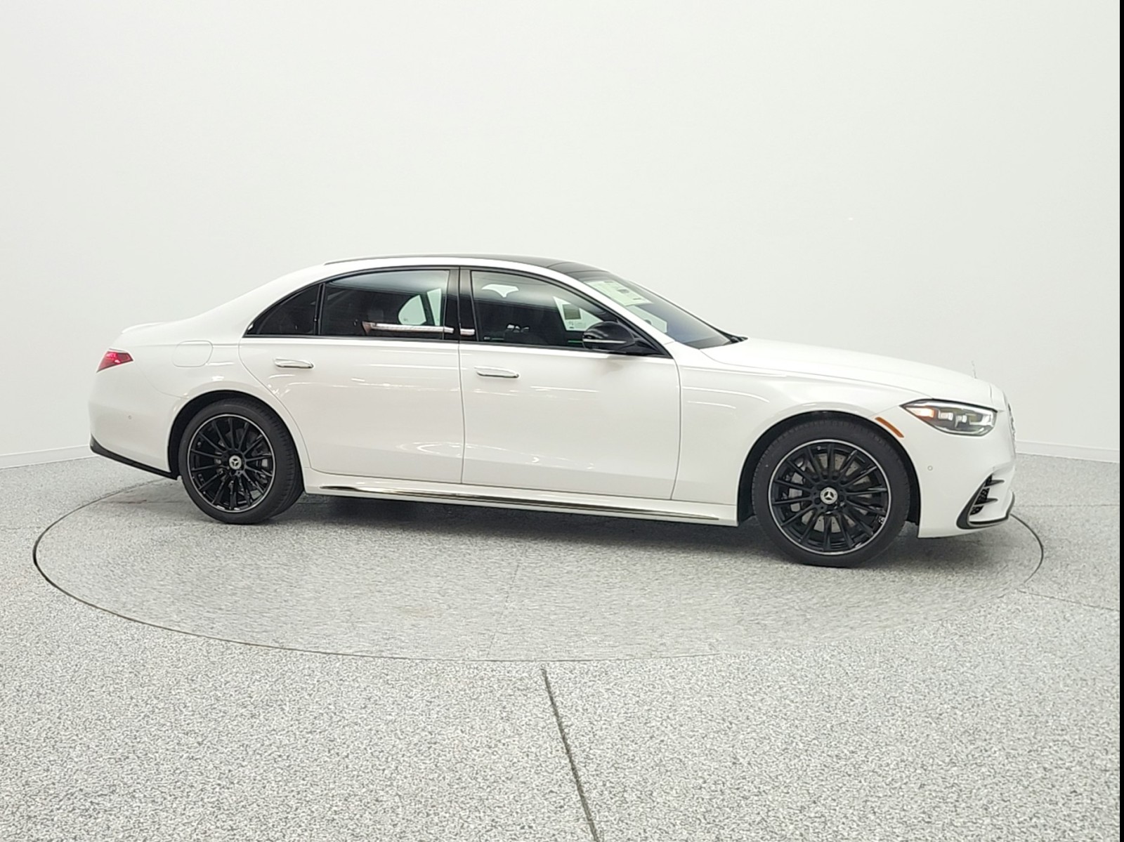 New 2026 MANUFAKTUR Moonlight White Metallic Mercedes-Benz S 500 image 4