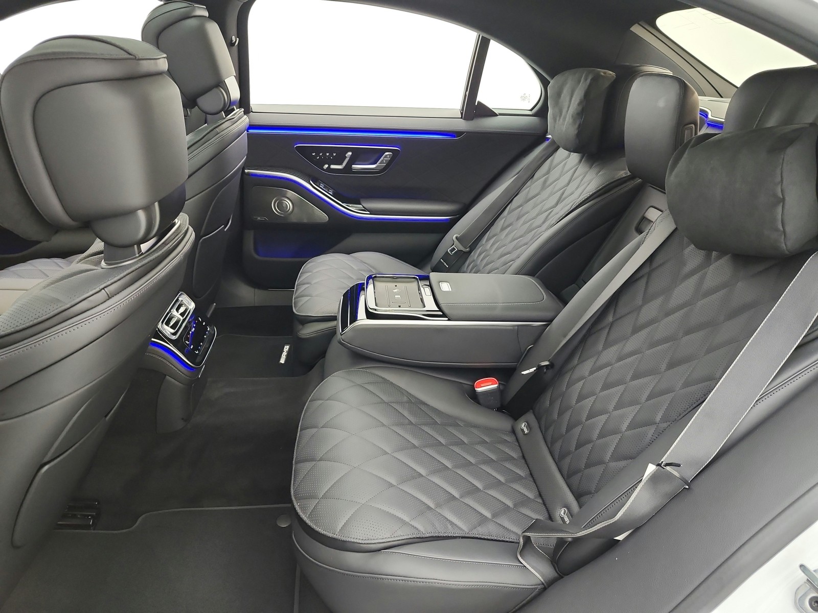 New 2026 MANUFAKTUR Moonlight White Metallic Mercedes-Benz S 580 image 11