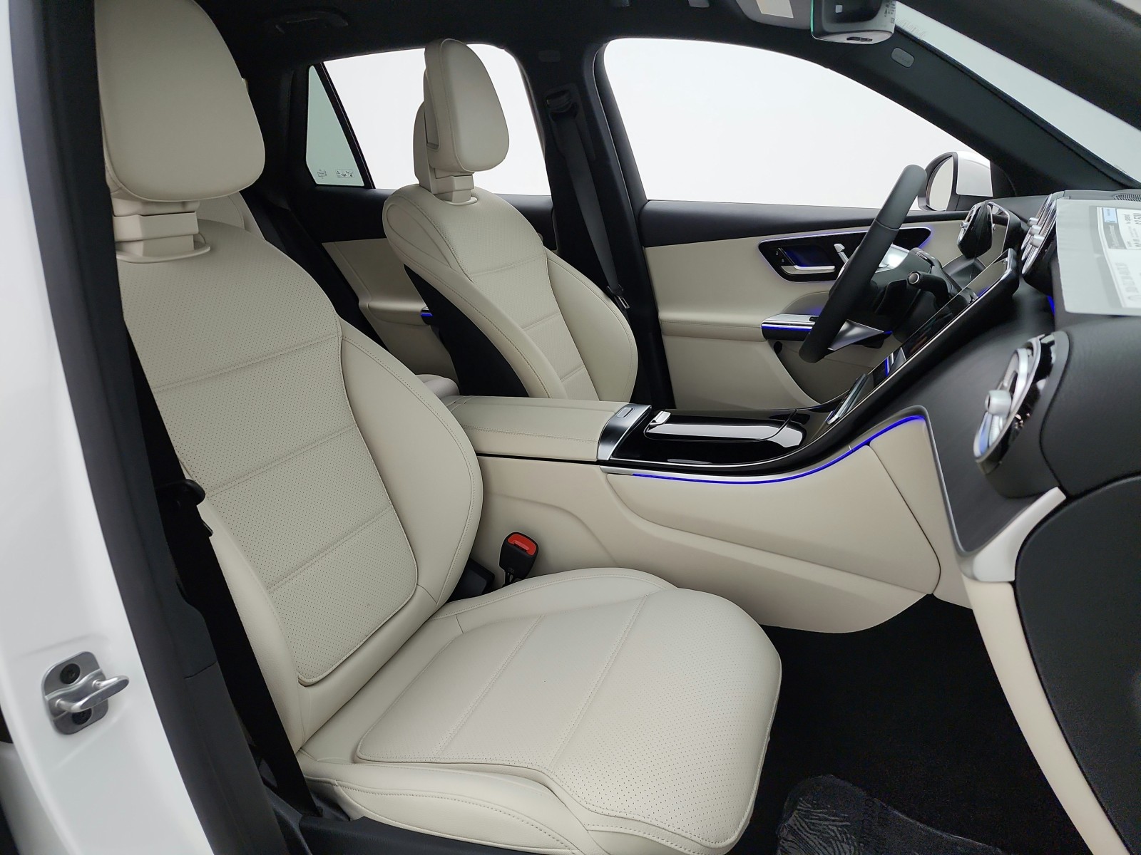 New 2026 Polar White Mercedes-Benz GLC 300 4MATIC® SUV image 14