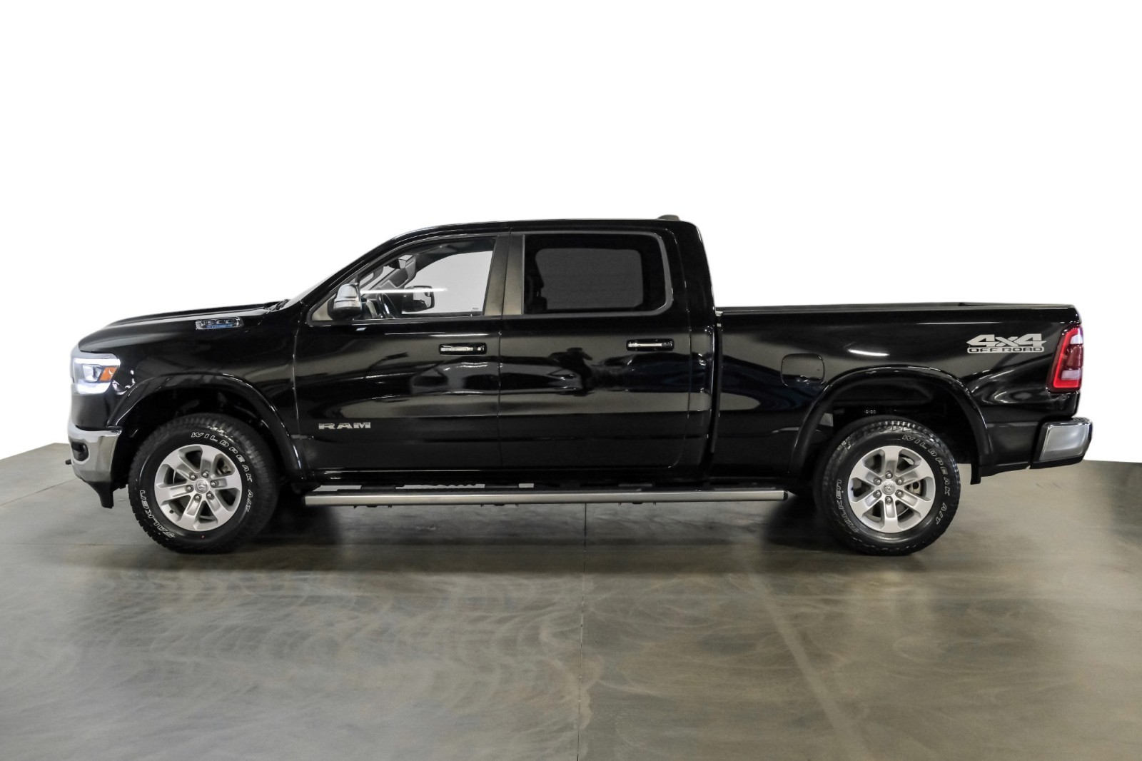 2022 Ram 1500 Laramie 4x4 CrewCab LeatherSeating 23Hpkg LevelApkg SideSteps 10