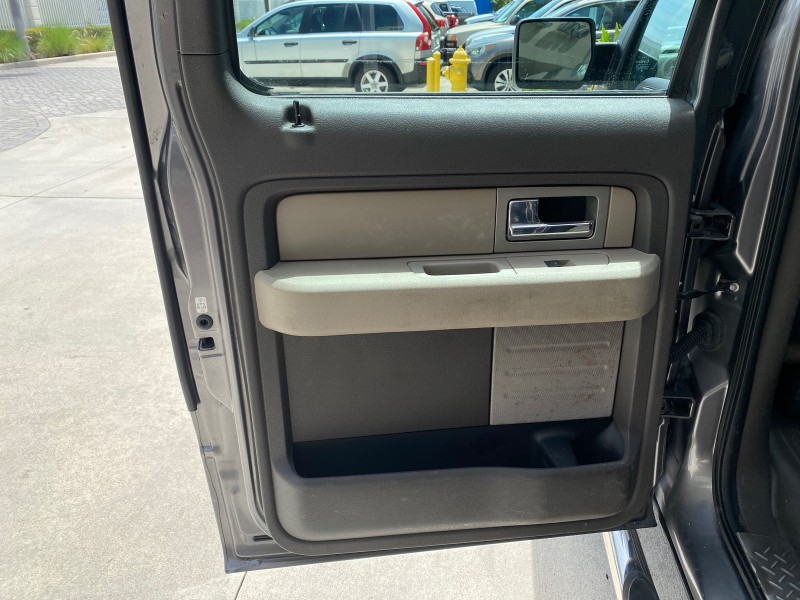 2010 Ford F-150 4 DR CREW XL LOW MILES 34,625 in , 