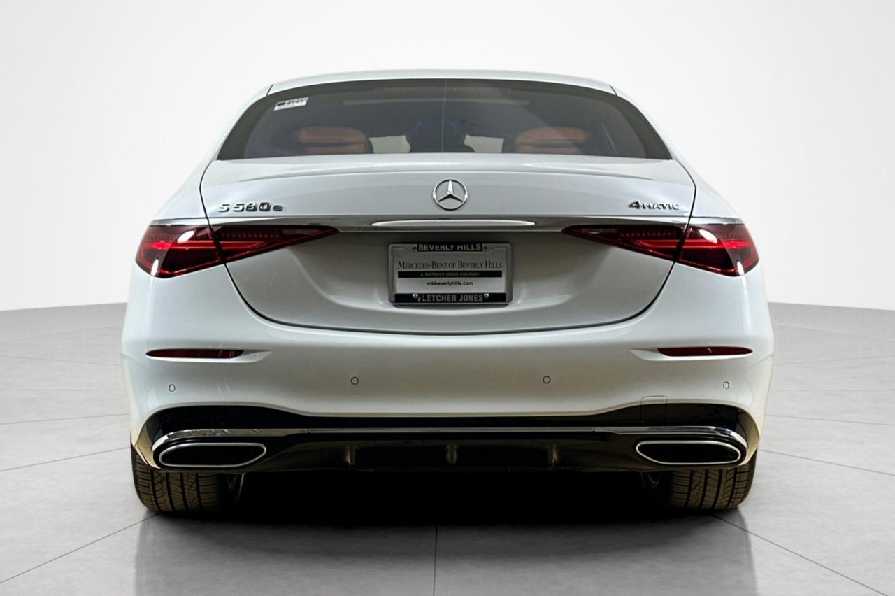 Used 2024 MANUFAKTUR Moonlight White Metallic Mercedes-Benz S 580e image 4