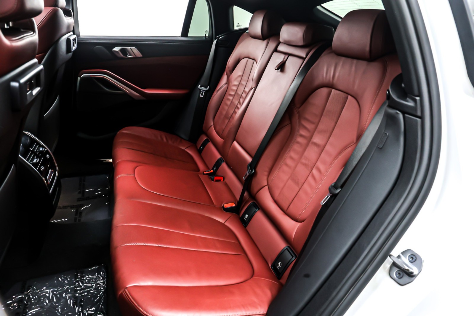 Used 2021 Mineral White Metallic BMW xDrive40i Sports Activity Coupe image 8