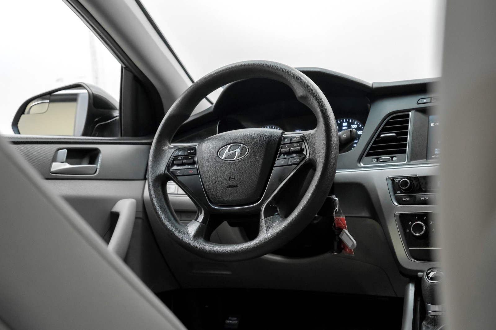 2016 Hyundai Sonata 2.4L SE 17