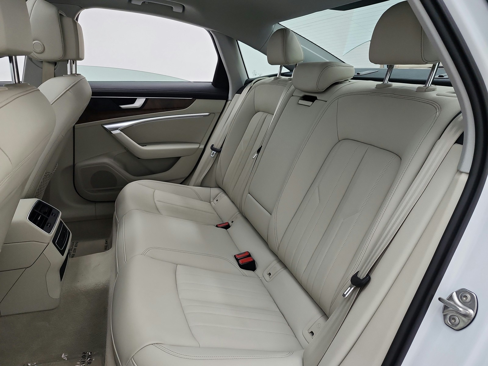 Used 2023 Ibis White Audi Premium image 16