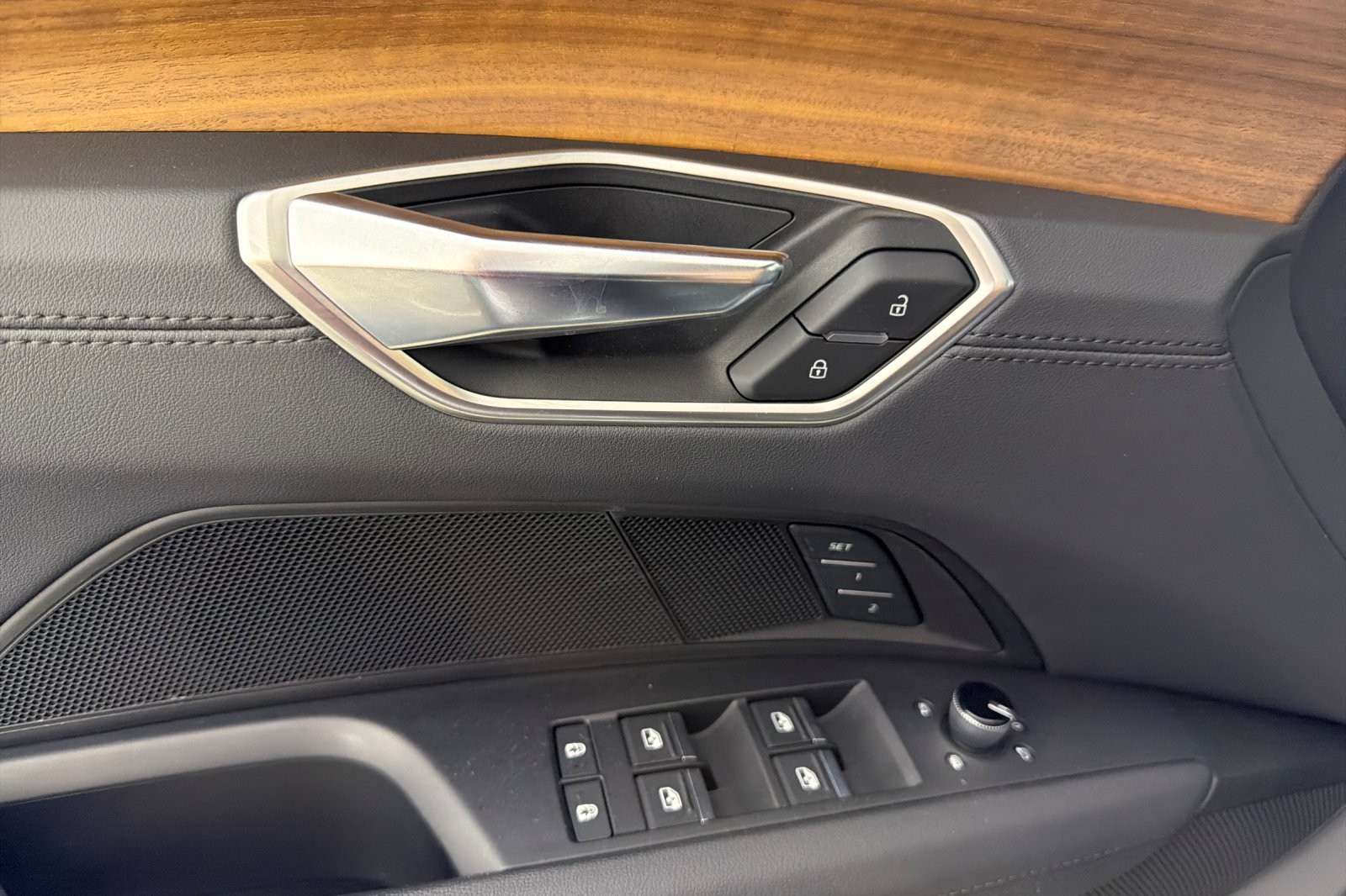 Used 2024 Daytona Gray Pearl Effect Audi Premium Plus quattro image 10