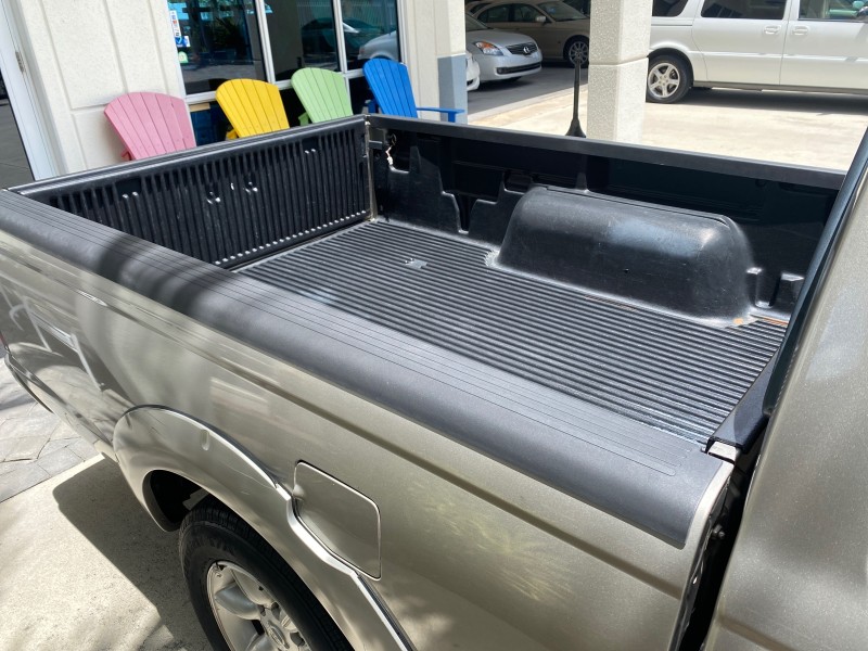 2004 Nissan Frontier 2WD XE LOW MILES 70,694 PU in , 