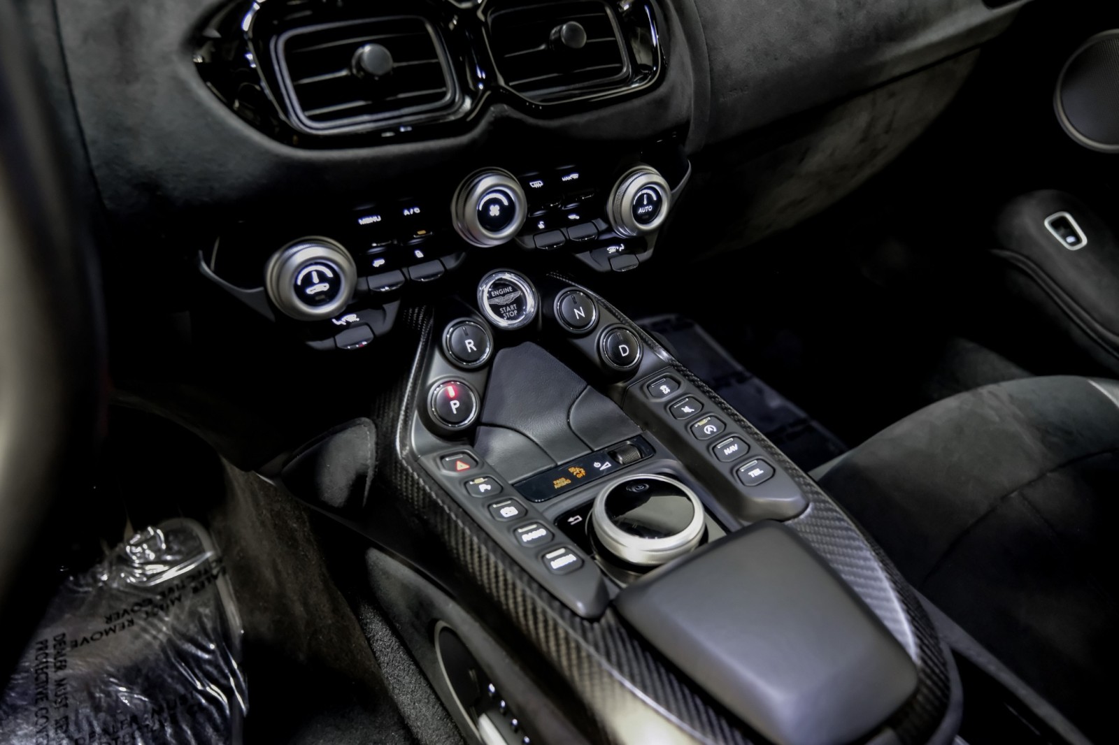 2019 Aston Martin Vantage Coupe CarbonRoof SportsLthrCarbon PremiumAudio Bla 30
