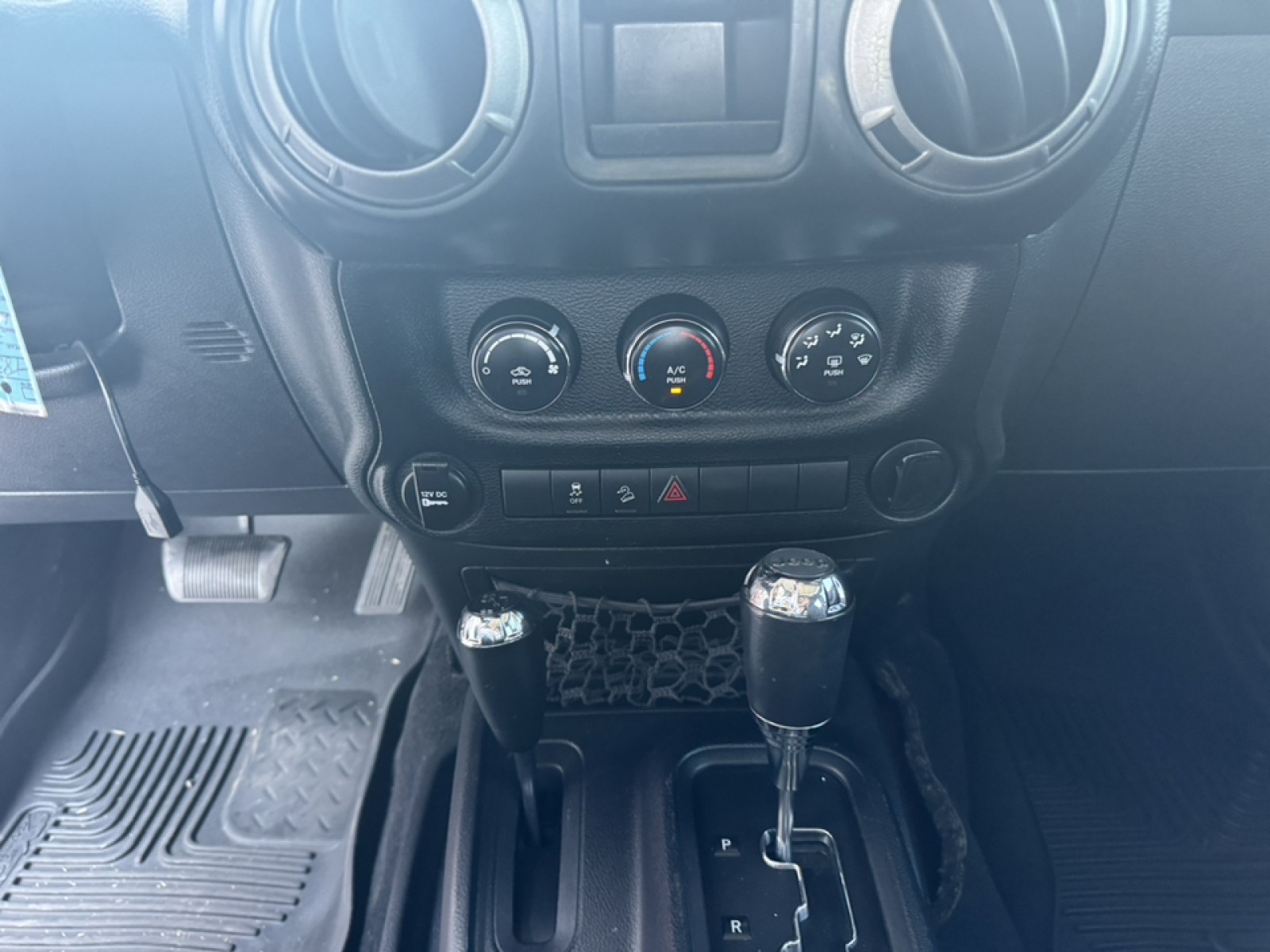 2014 Jeep Wrangler Unlimited Sport 17