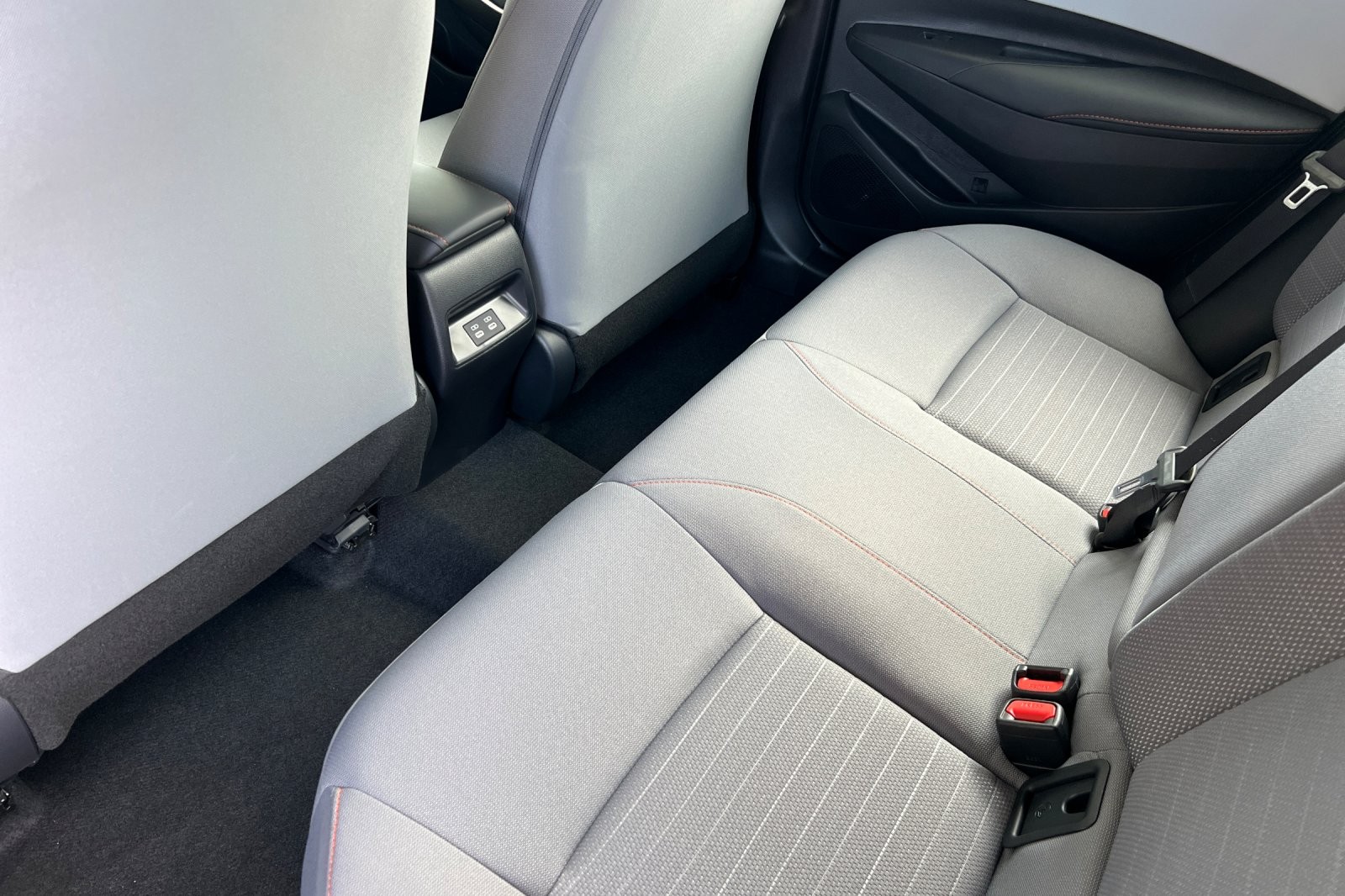 2025 Toyota Corolla SE photo 9