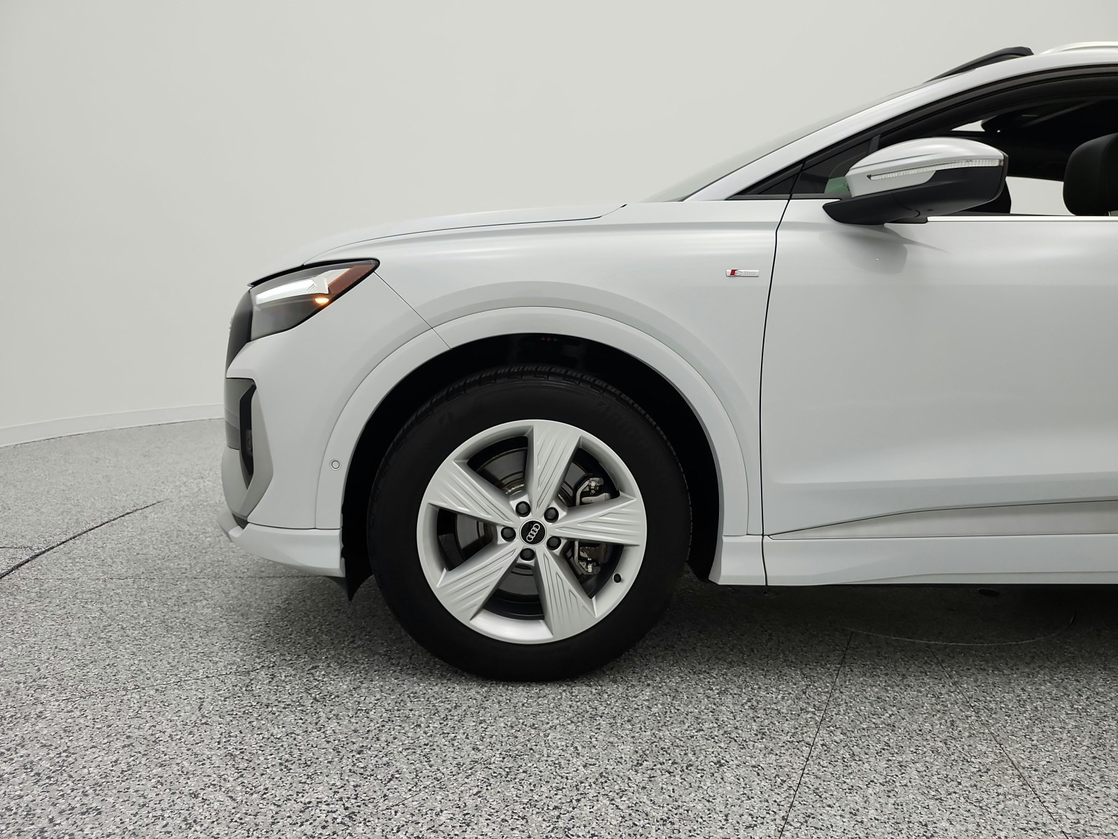 Used 2024 Glacier White Metallic Audi Premium Plus 55 quattro image 22