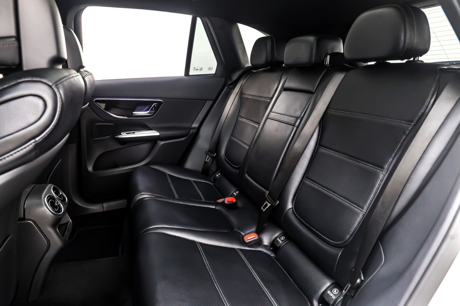 New 2026 Polar White Mercedes-Benz GLC 300 SUV image 8