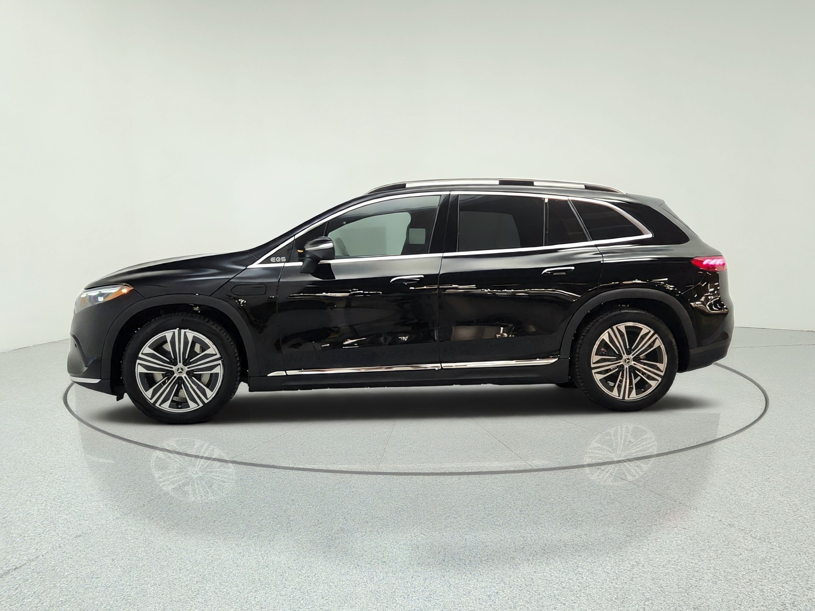 New 2026 Black Mercedes-Benz EQS 400 4MATIC® SUV image 8