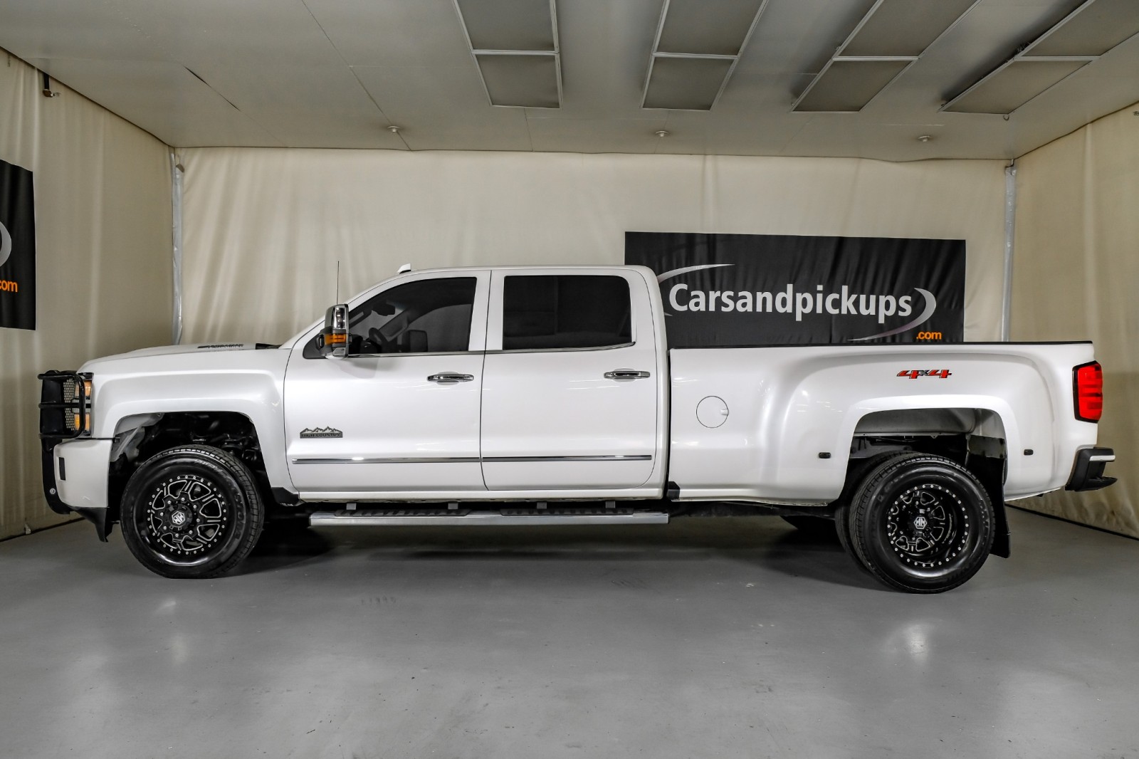 2018 Chevrolet Silverado 3500HD High Country 11