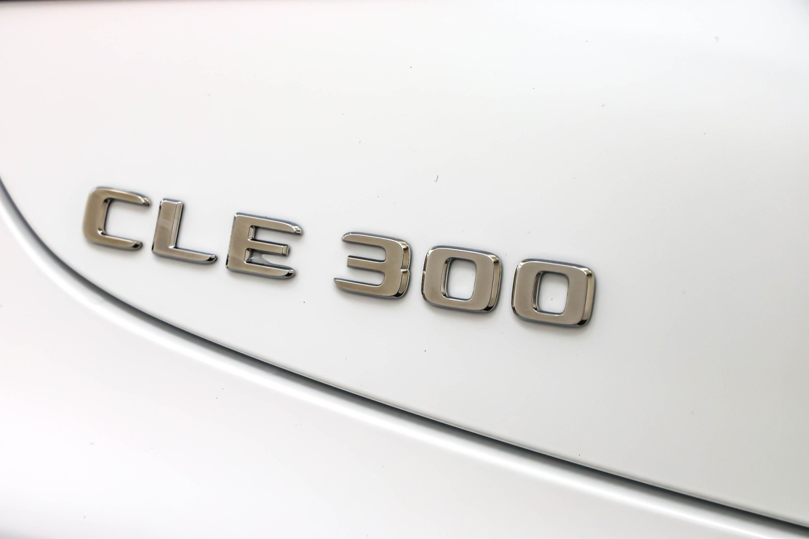 New 2026 MANUFAKTUR Moonlight White Metallic Mercedes-Benz CLE 300 image 10