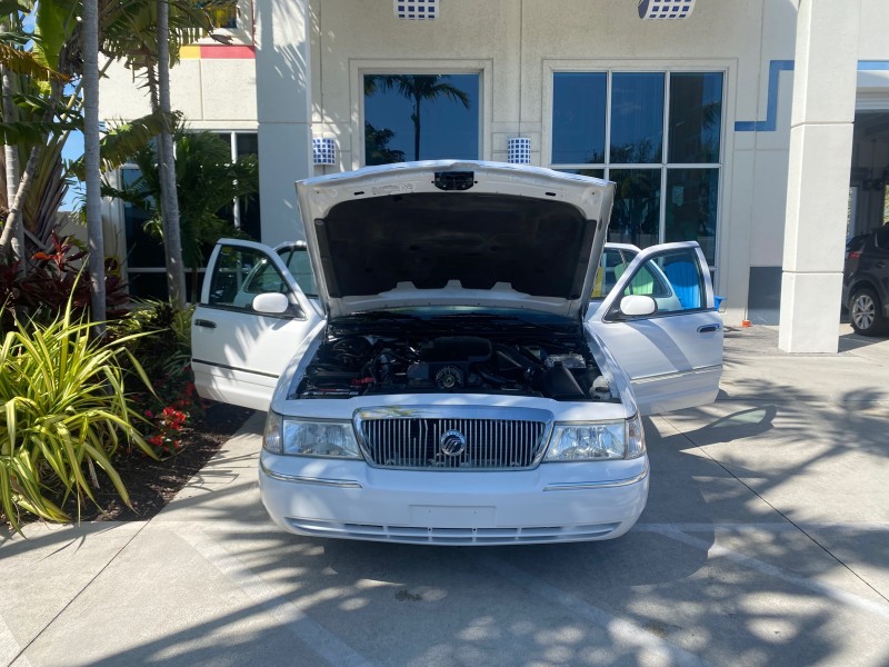2005 Mercury Grand Marquis GS LOW MILES 49,348 in , 