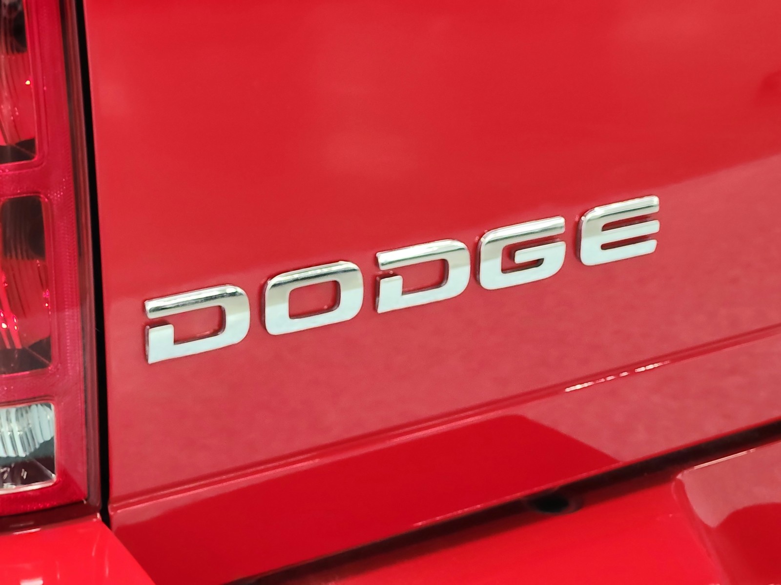 Used 2004 Flame Red Dodge 2dr Reg Cab 120.5 WB SRT-10 image 23