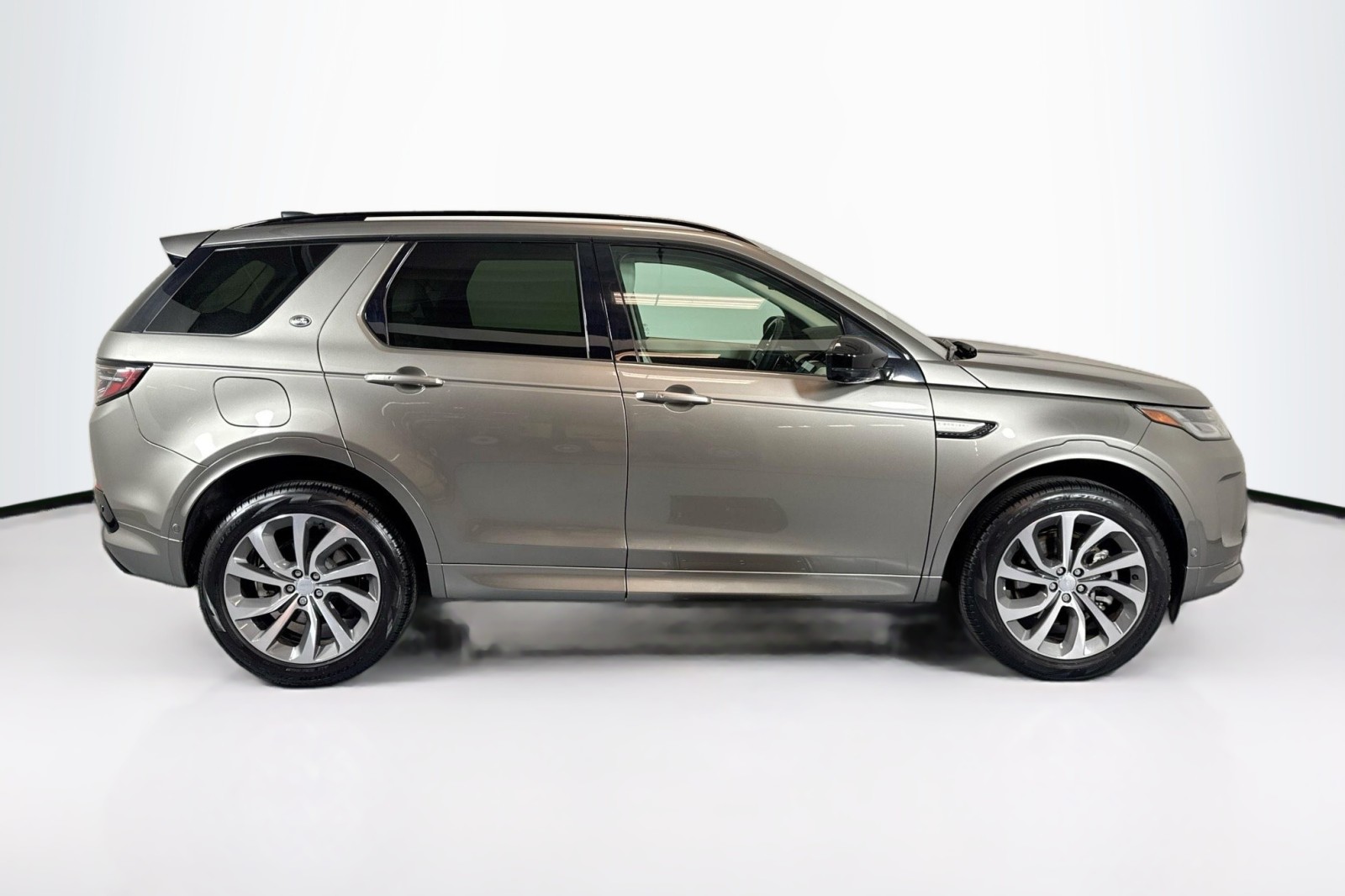 Used 2024 Silicon Silver Premium Metallic Land Rover Core S image 4