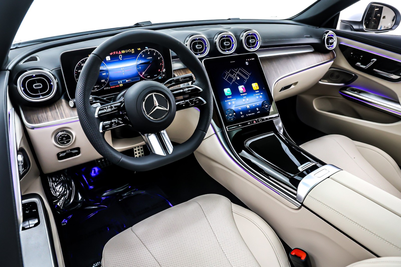 New 2026 MANUFAKTUR Moonlight White Metallic Mercedes-Benz CLE 300 image 4