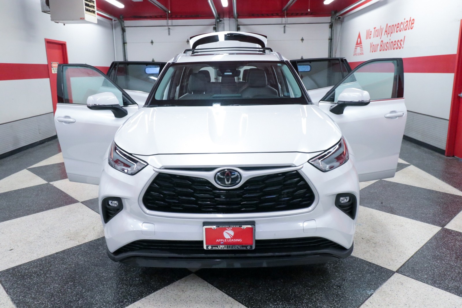 Used Car 2022 Toyota Highlander  Xle For Sale Under $35,000 In Austin, Texas