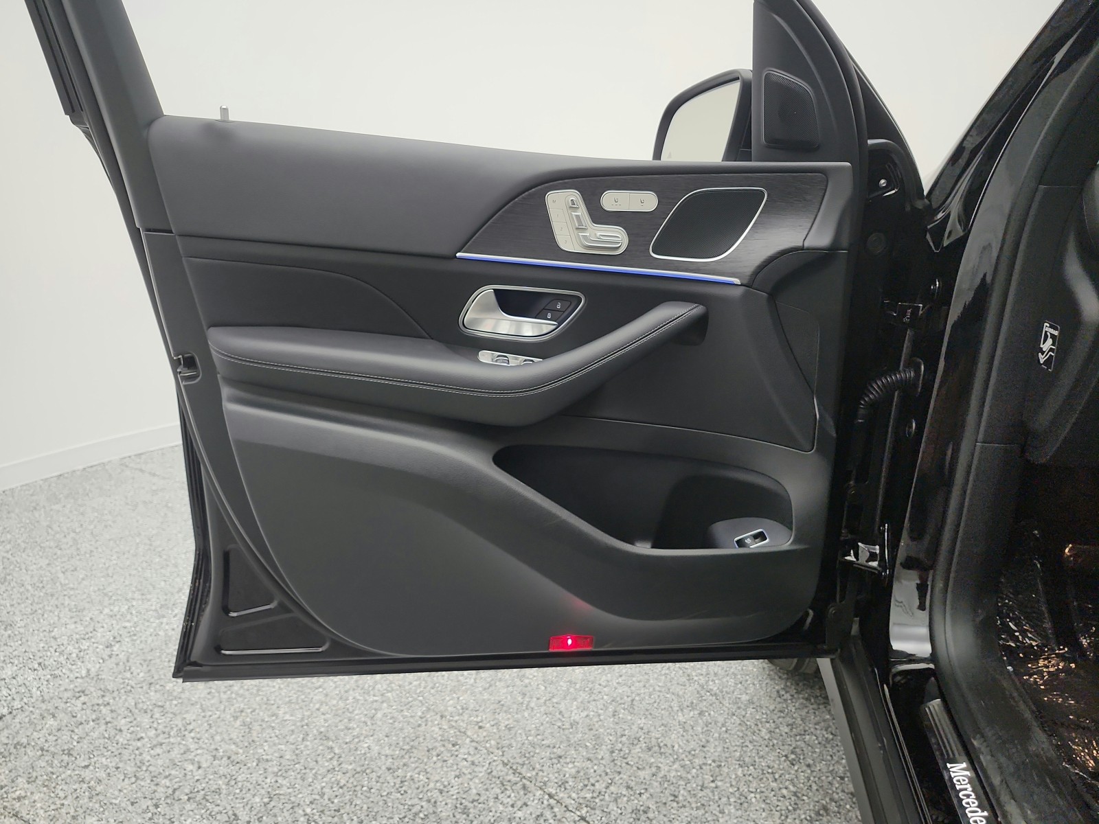 Certified Used 2026 Obsidian Black Metallic Mercedes-Benz GLE 350 4MATIC® SUV image 12