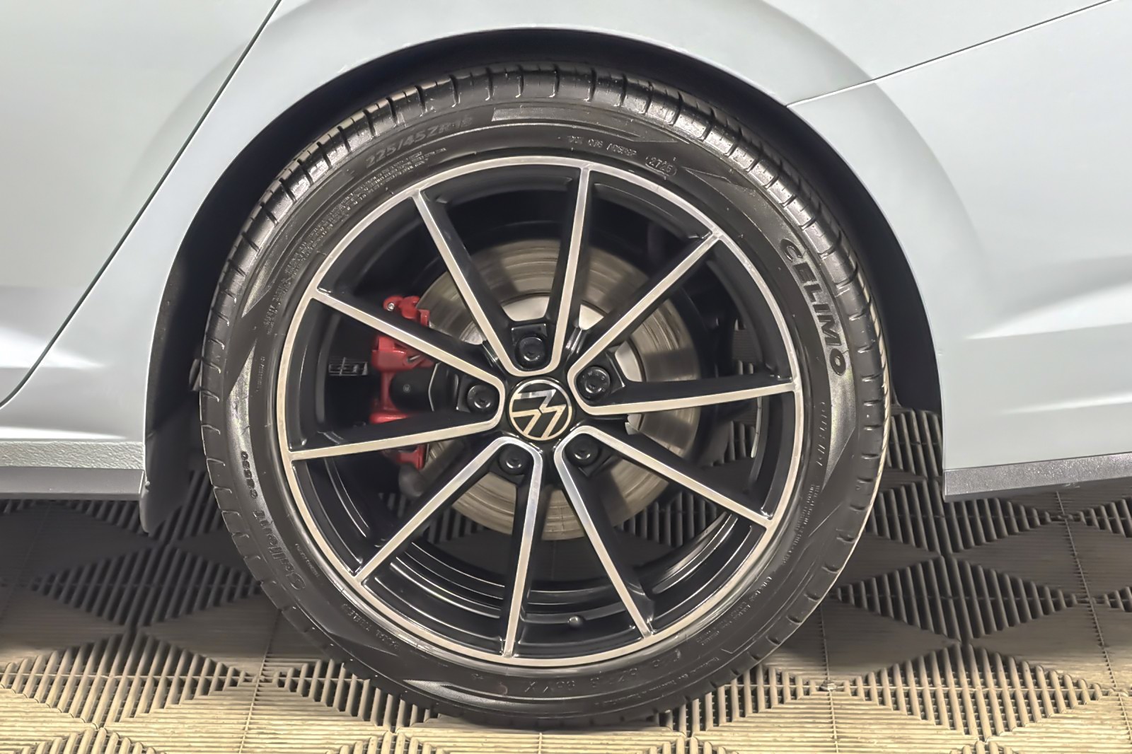 Used 2025 Pure White Volkswagen Autobahn DSG image 23