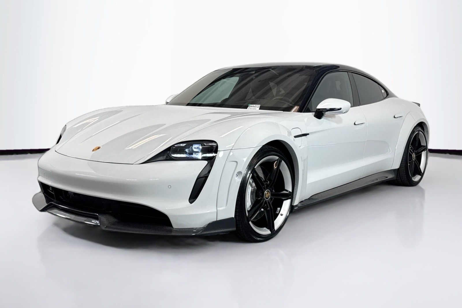 2022 Porsche Taycan Turbo's photo