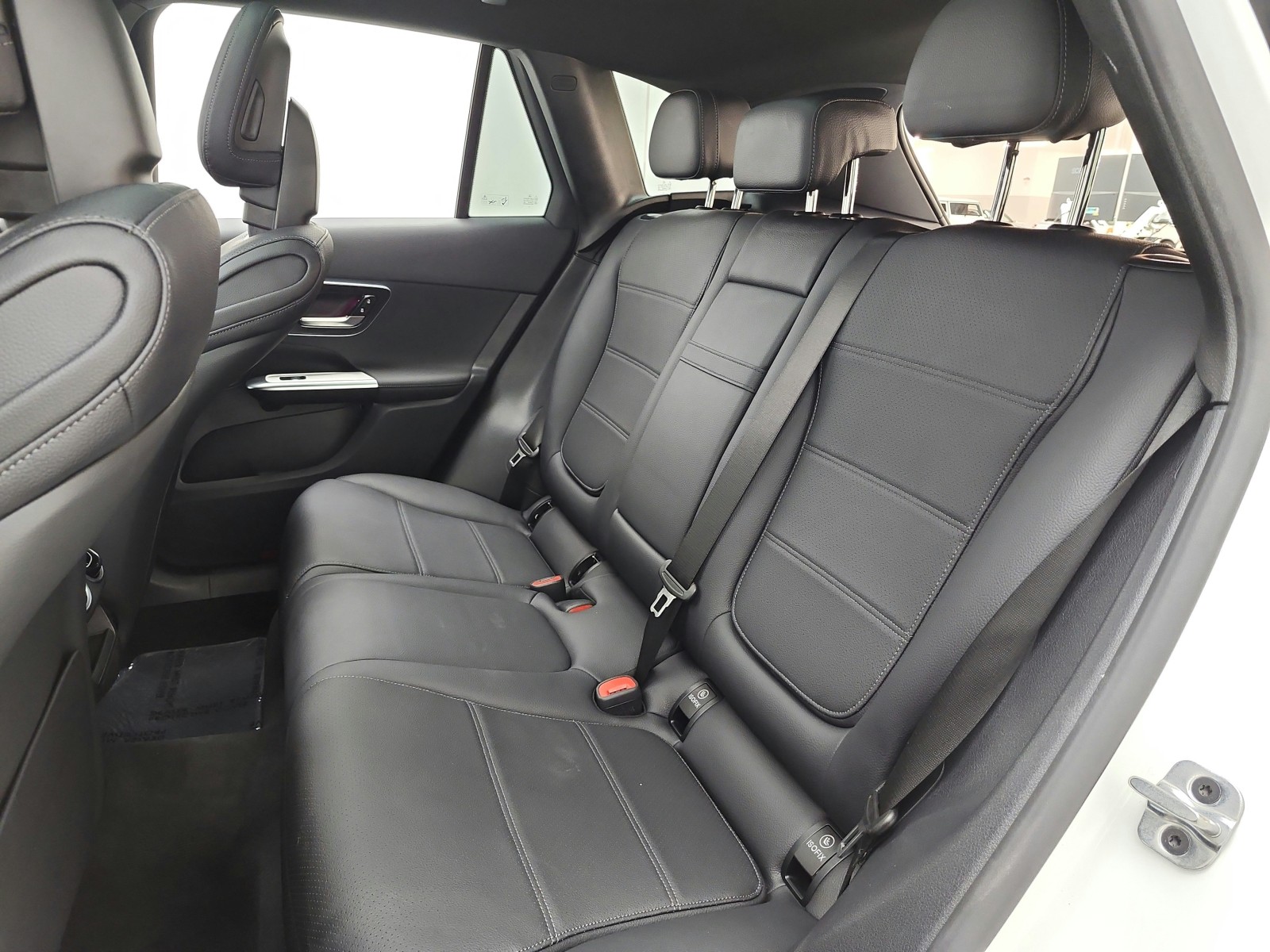 Used 2026 Polar White Mercedes-Benz GLC 300 SUV image 15