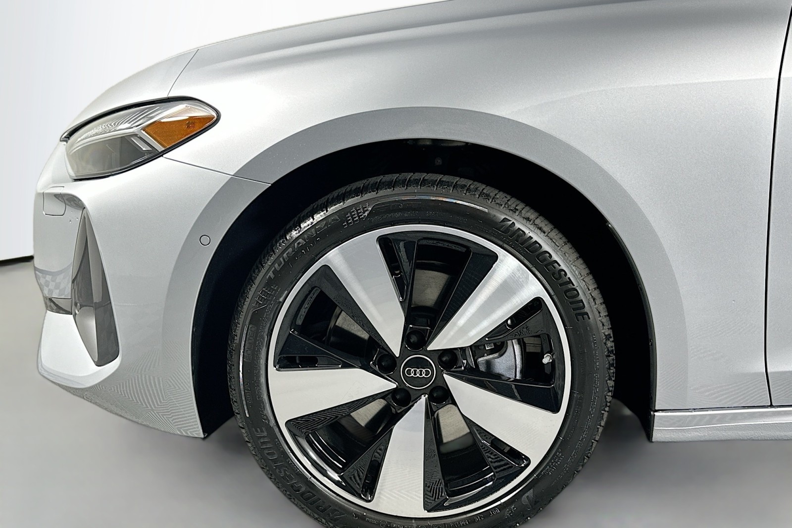 New 2025 Florett Silver Metallic Audi Premium Plus image 11