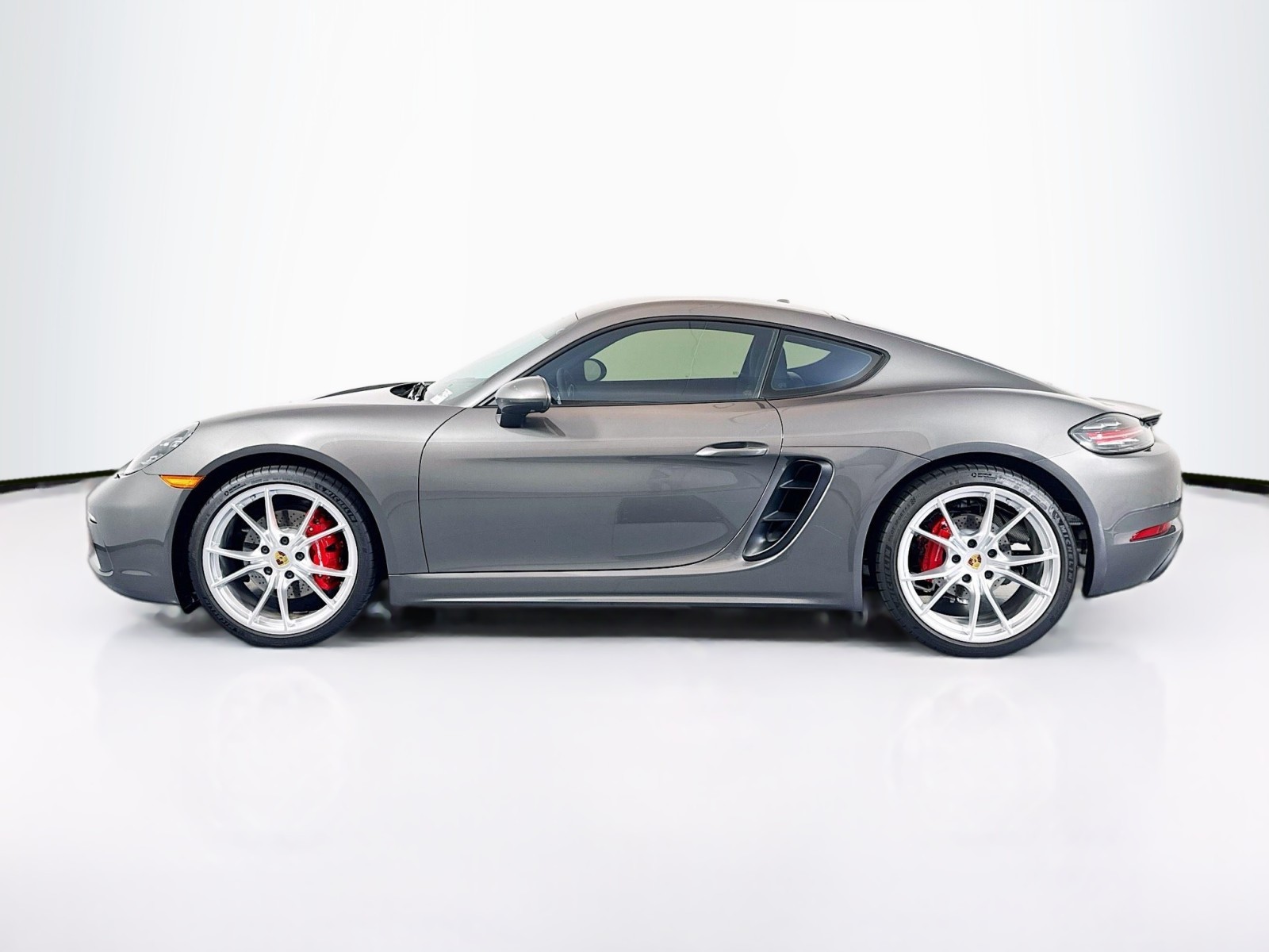 2021 Porsche 718 Cayman S 8