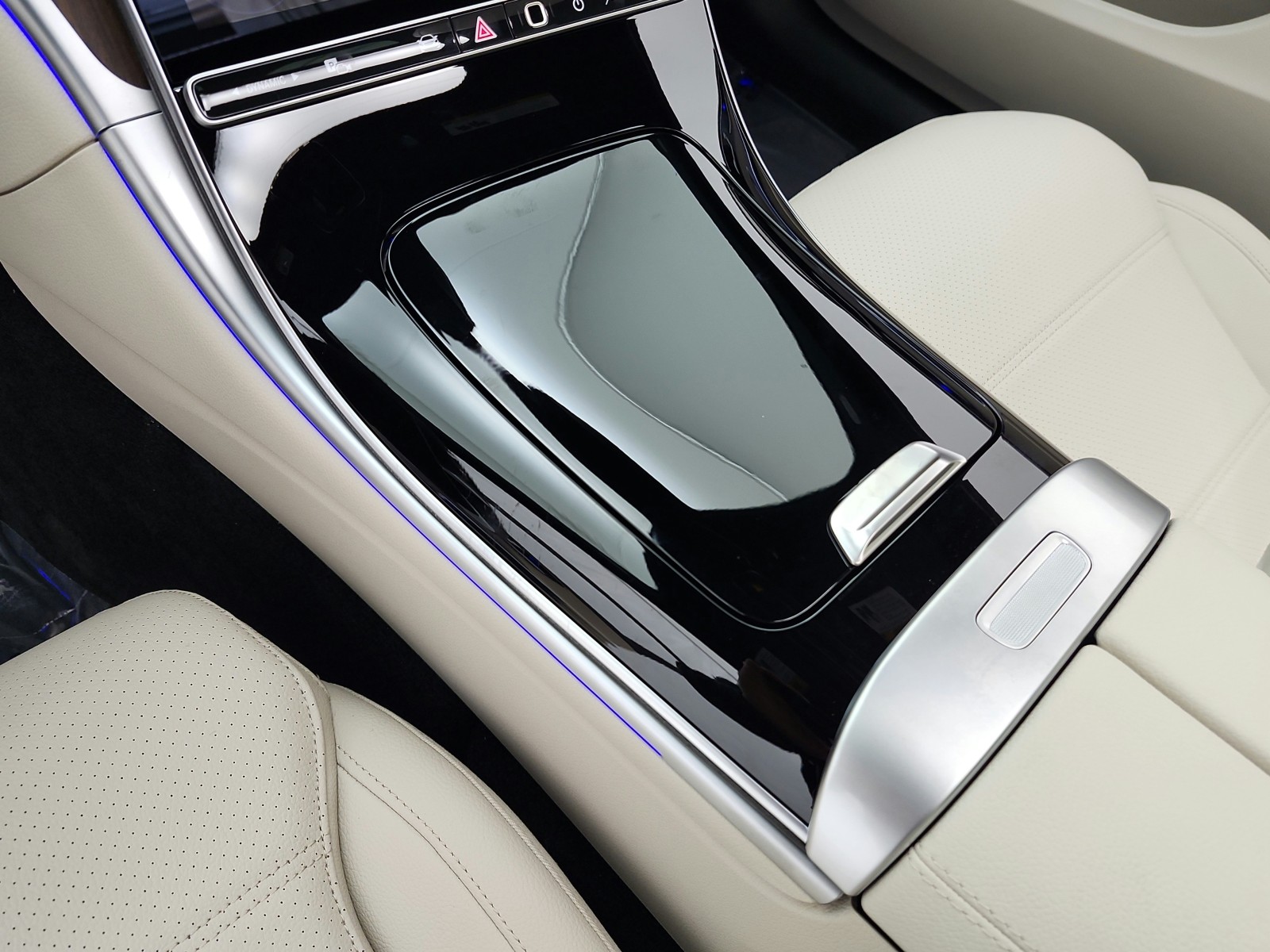 New 2026 Polar White Mercedes-Benz C 300 image 10