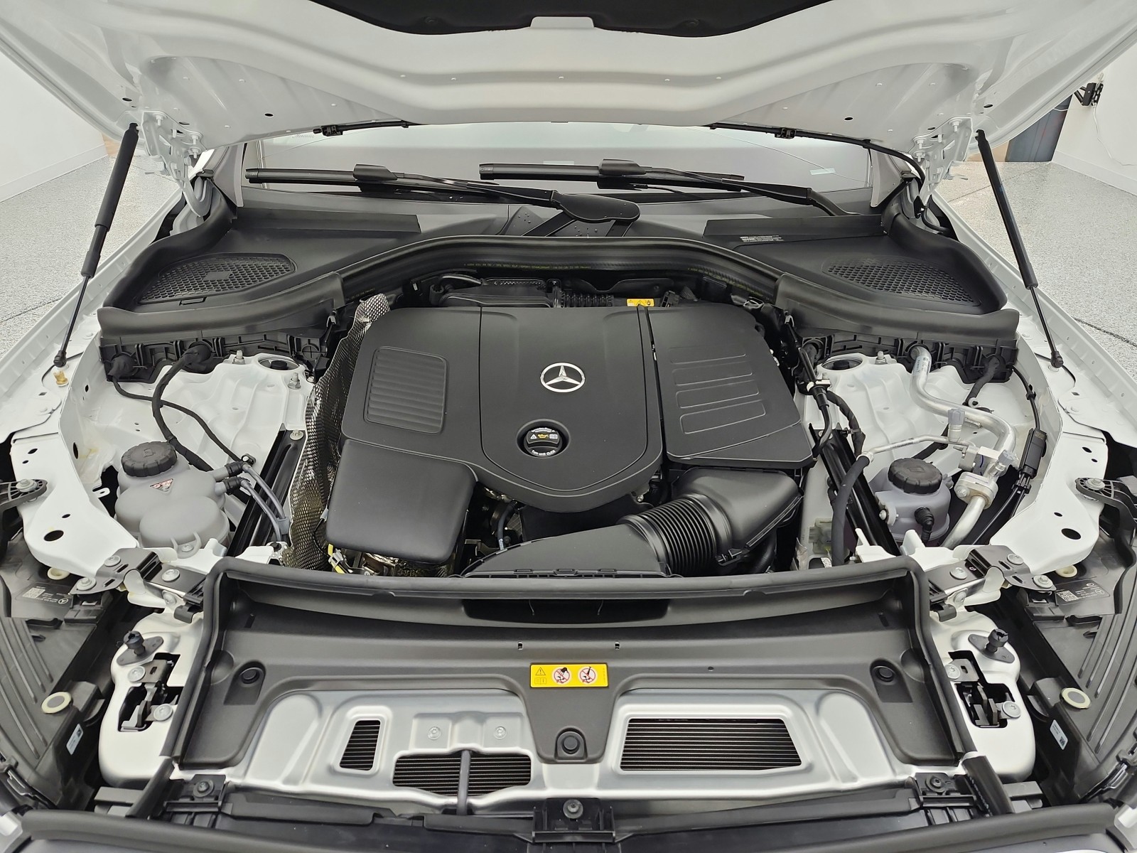 New 2026 Polar White Mercedes-Benz GLC 300 4MATIC® SUV image 12