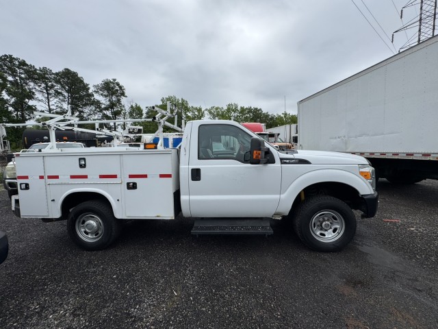 2015 Ford F-350 4x4 Service Body w Ladder Racks XL in ,