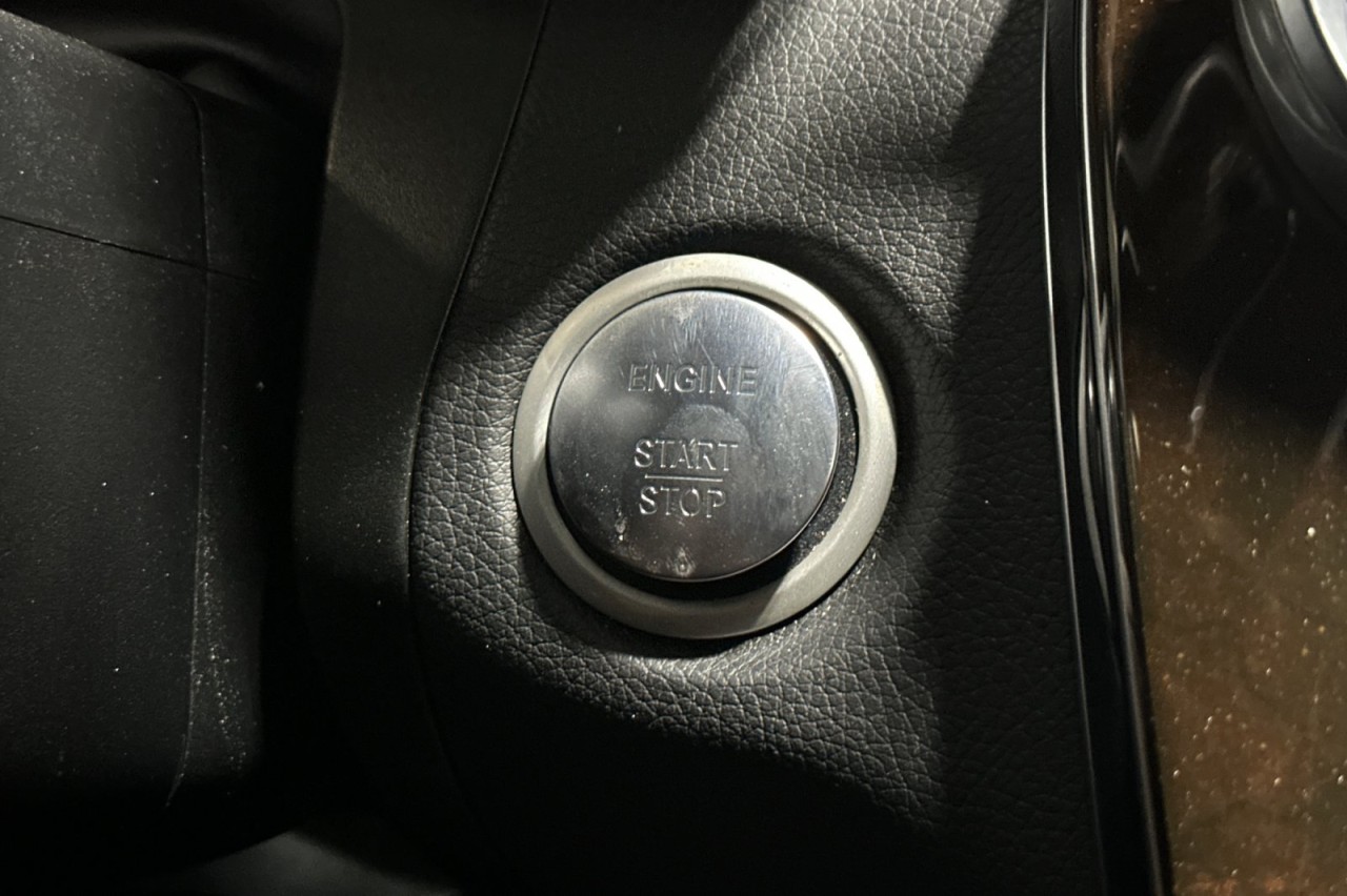 Used 2018 Selenite Grey Metallic Mercedes-Benz GLC 300 image 22