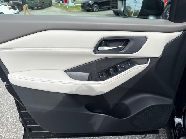 NissanRogue12
