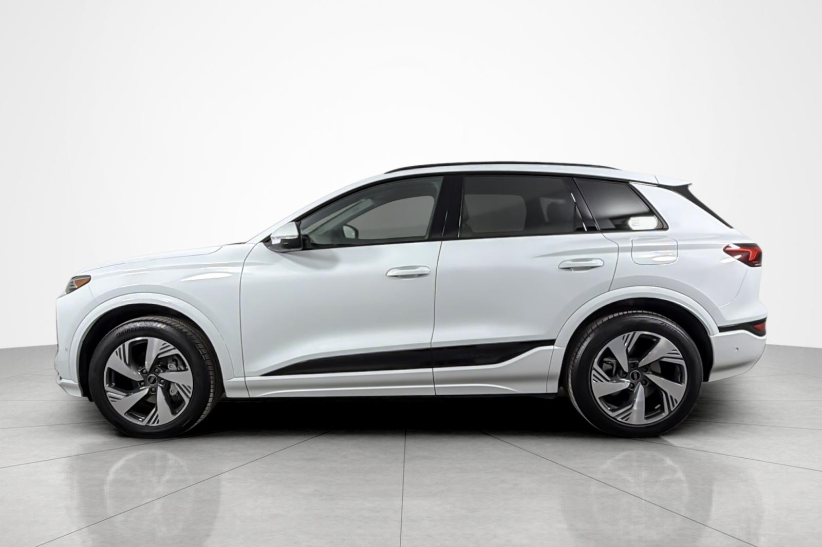 Certified Used 2025 Glacier White Metallic Audi Premium Plus quattro image 2