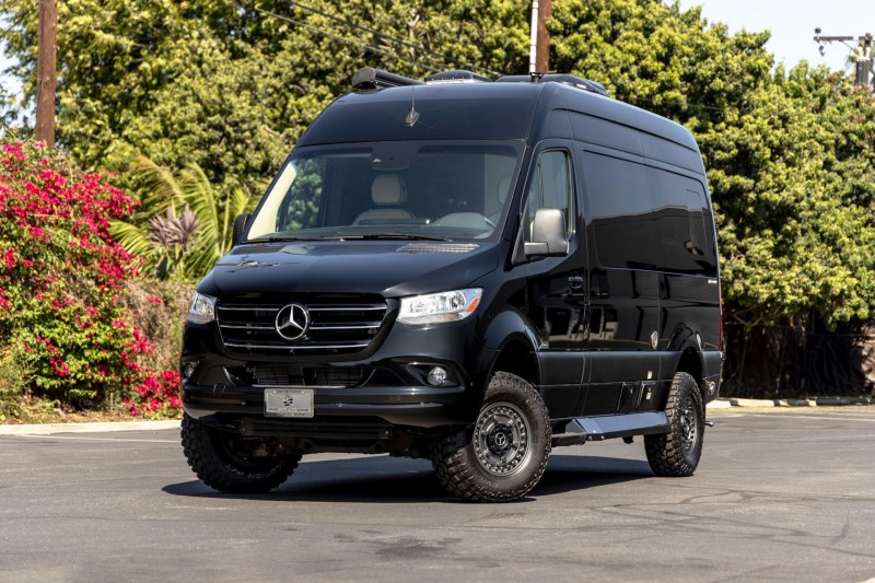 2019 Mercedes-Benz Sprinter 2500 Crew LUXURY RV Midwest Automotive Designs Daycruiser 144 4x4 in , 