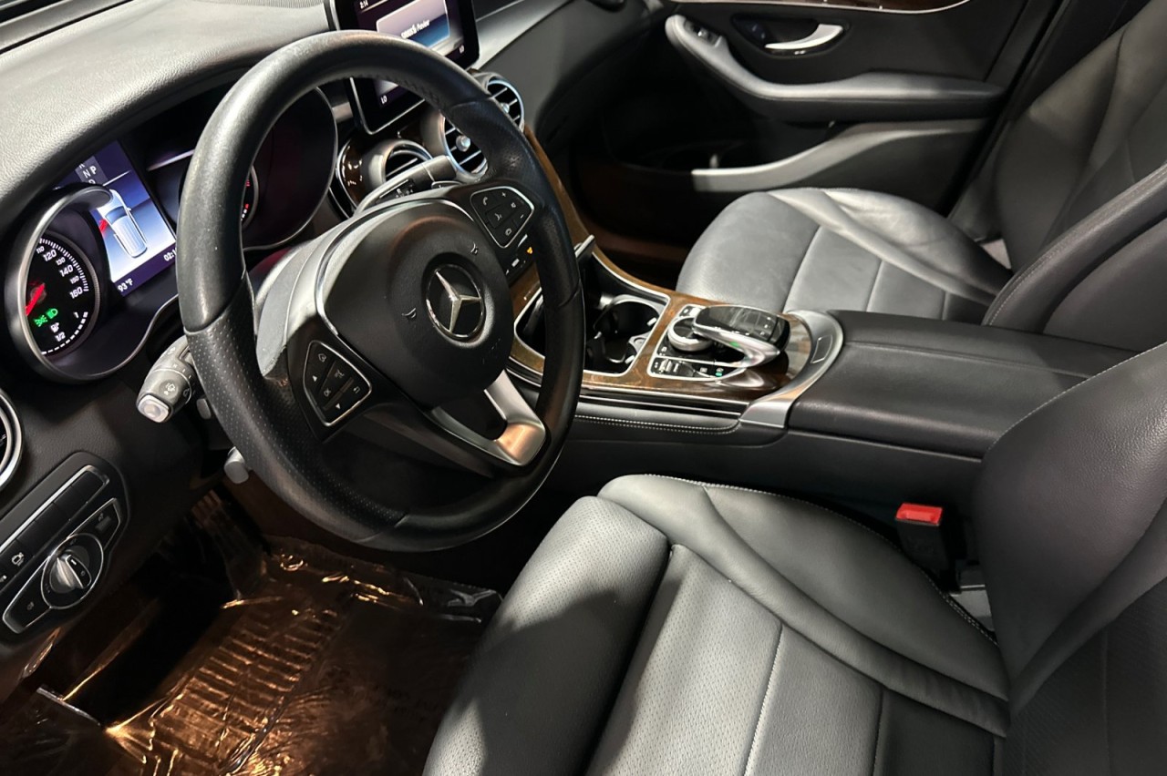Used 2018 Selenite Grey Metallic Mercedes-Benz GLC 300 image 9