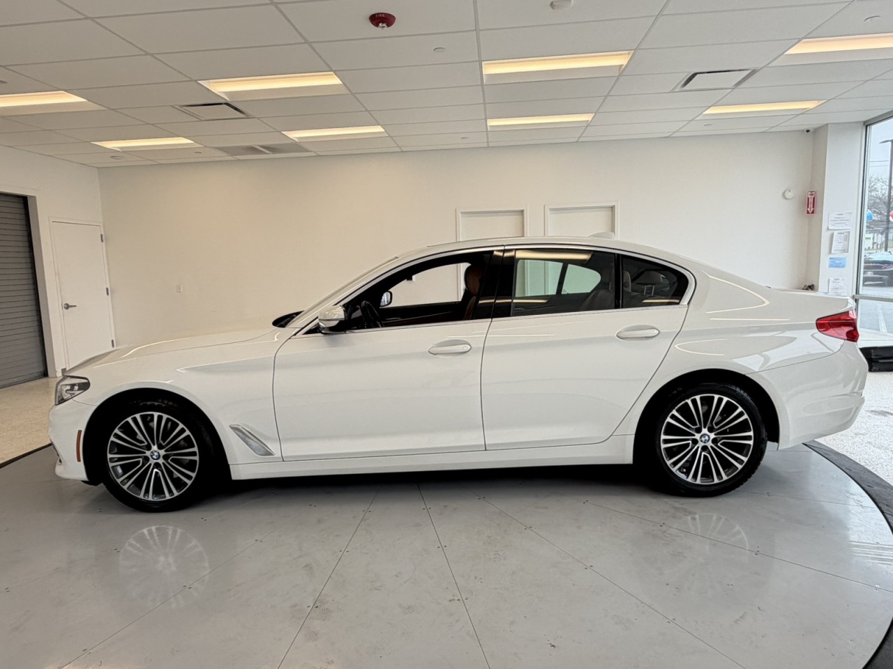 View vehicle photo 4